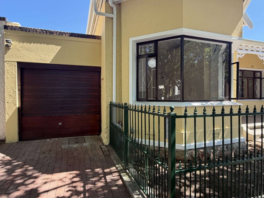 To Let 4 Bedroom Property for Rent in Rondebosch Village Western Cape
